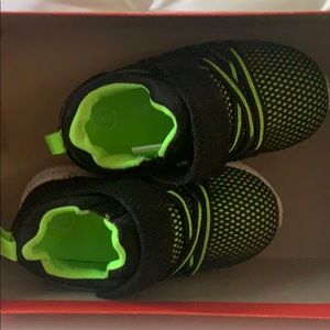 Toddler tennis shoes